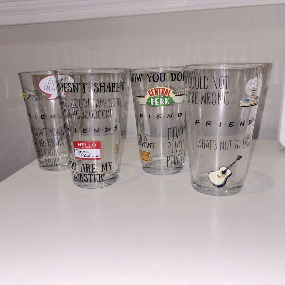 Set of 4 FRIENDS 16 oz glasses